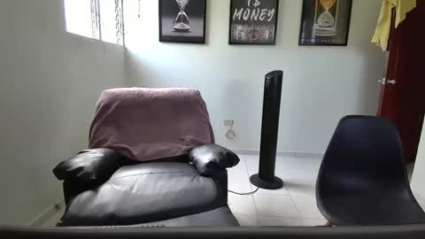 DollarHot30 online show from April 23, 1:24 pm
