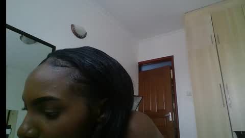 Snapshot of dolldol18 chatting on February 27, 11:20 am Doll online show from February 27, 11:20 am