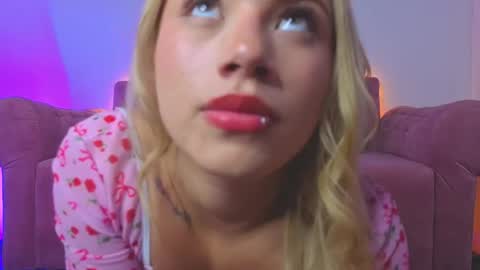 Snapshot of dollfaceink chatting on May 9, 10:48 pm DollFaceInk online show from May 9, 10:48 pm