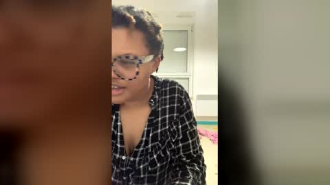 Dolla online show from February 19, 5:53 pm