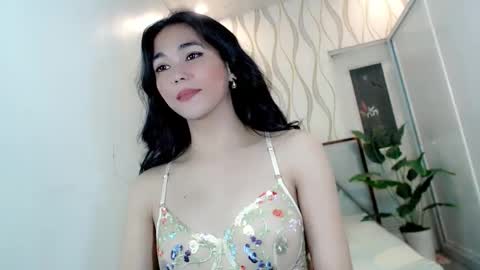 Snapshot of dollinheat chatting on October 21, 6:08 pm Make me Happy online show from October 21, 6:08 pm