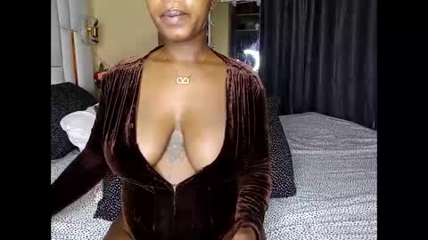 Gee  Independent Model EATUTC3   11PM-3AM      2AM-6AM online show from June 10, 12:11 am