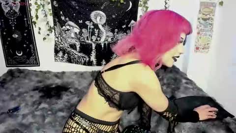 dolly_bones online show from October 15, 8:31 pm