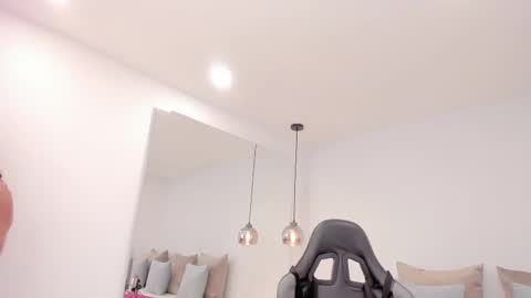 dolly walker online show from February 25, 5:19 am