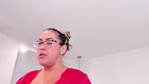 Snapshot of dolly_walker chatting on June 21, 1:19 am dolly walker online show from June 21, 1:19 am