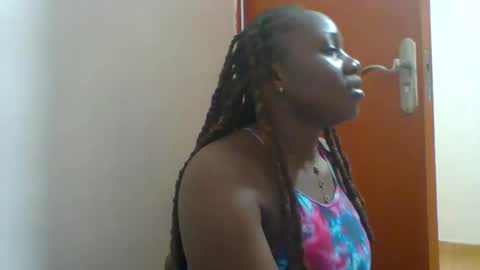 dollyvee online show from March 26, 5:51 pm