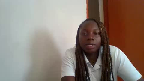 dollyvee online show from April 21, 12:44 pm