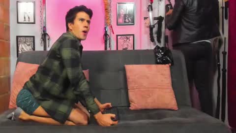 Snapshot of dom2travelers_sm chatting on March 10, 11:21 am Diego Castell online show from March 10, 11:21 am