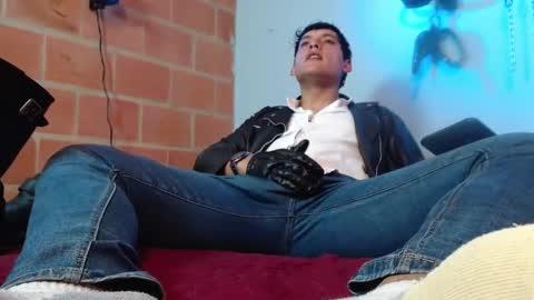 Snapshot of dom2travelers_sm chatting on October 14, 9:37 pm Diego Castell online show from October 14, 9:37 pm