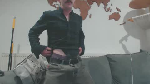Snapshot of dombolio chatting on April 4, 3:53 pm Dombol online show from April 4, 3:53 pm