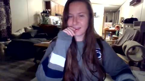 Snapshot of domimommi chatting on June 10, 4:01 am Mia K. online show from June 10, 4:01 am
