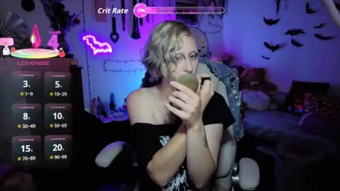 Snapshot of dominantman18064 chatting on July 9, 10:25 pm Bigbearnbunnyboy online show from July 9, 10:25 pm
