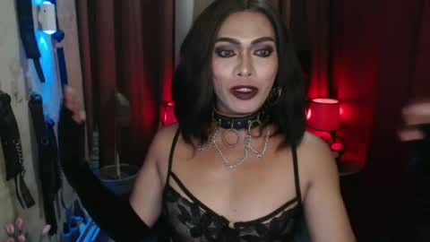 Snapshot of dominantrix_diannaxxx chatting on June 20, 7:44 am diana online show from June 20, 7:44 am