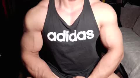 Snapshot of dominatemuscle chatting on April 3, 7:56 pm Kevin online show from April 3, 7:56 pm