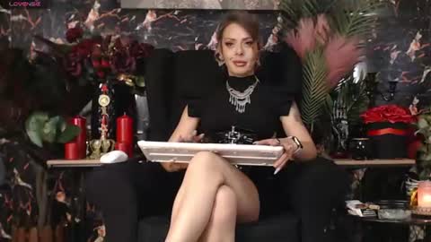 Snapshot of dominatrixeve chatting on July 25, 3:42 pm Dominatrix Eve online show from July 25, 3:42 pm