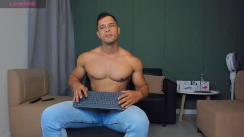 Snapshot of domincrodriguez_119 chatting on March 30, 12:06 pm domincrodriguez_119 online show from March 30, 12:06 pm