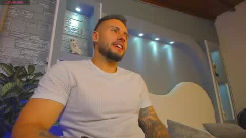 Snapshot of dominic_de_luca chatting on May 25, 4:51 am dominic de luca online show from May 25, 4:51 am