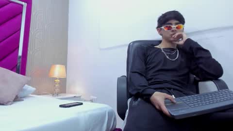 Dominic foox online show from February 16, 1:29 pm