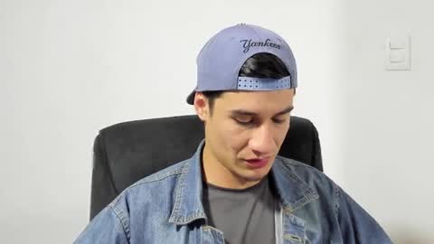 Snapshot of dominic_radccliffe chatting on April 15, 2:29 am Your real love online show from April 15, 2:29 am