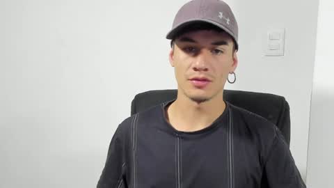 Snapshot of dominic_radccliffe chatting on May 4, 1:34 am Your real love online show from May 4, 1:34 am
