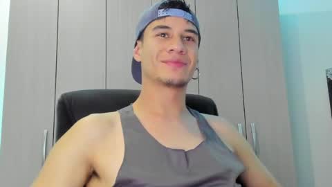 Snapshot of dominic_radccliffe chatting on May 17, 1:25 am Your real love online show from May 17, 1:25 am