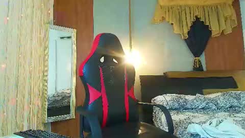 Snapshot of dominic_smith_ chatting on June 19, 2:05 am dominic_smith_ online show from June 19, 2:05 am