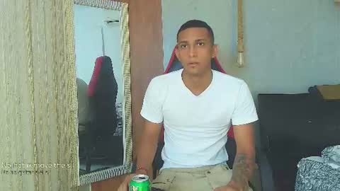 Snapshot of dominic_smith_ chatting on June 21, 2:36 am dominic_smith_ online show from June 21, 2:36 am
