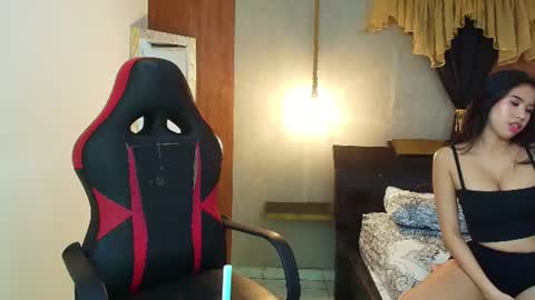 Snapshot of dominic_smith_ chatting on July 13, 9:34 am dominic_smith_ online show from July 13, 9:34 am