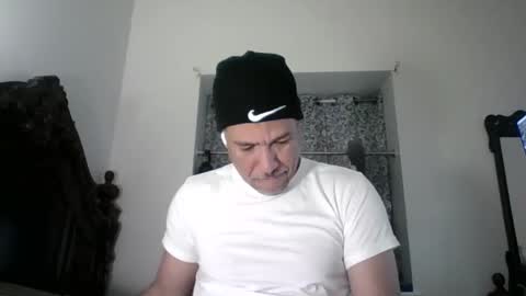 luis online show from April 4, 6:16 pm