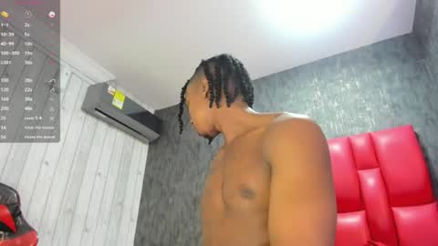Snapshot of dominicsccott chatting on June 24, 12:04 pm Dominicscott online show from June 24, 12:04 pm