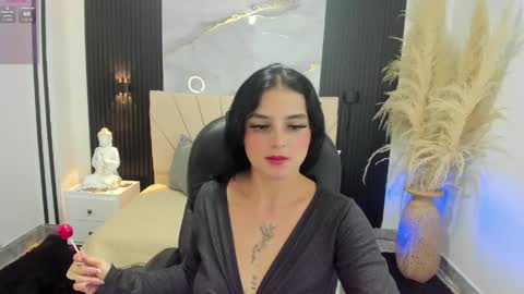 Snapshot of dominika_lovy chatting on May 25, 8:15 pm Dominika online show from May 25, 8:15 pm