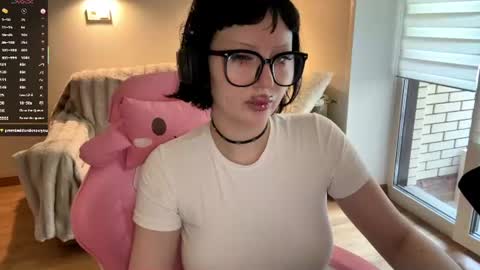 Snapshot of dominiquebreakey chatting on August 1, 5:29 am Cati online show from August 1, 5:29 am