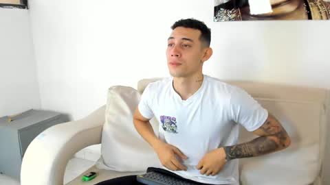 Snapshot of dominyck_ chatting on April 5, 7:55 pm dominyck_ online show from April 5, 7:55 pm
