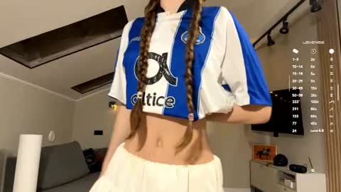 Snapshot of domitilabarrus chatting on June 12, 7:46 pm Kira online show from June 12, 7:46 pm