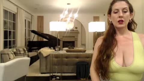 Snapshot of dommetomorrow chatting on June 18, 4:13 am DommeTomorrow online show from June 18, 4:13 am