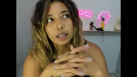 Snapshot of dona_tella chatting on May 11, 2:45 pm dona_tella online show from May 11, 2:45 pm