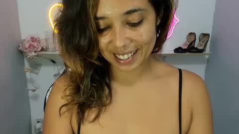 Snapshot of dona_tella chatting on July 29, 11:08 am dona_tella online show from July 29, 11:08 am