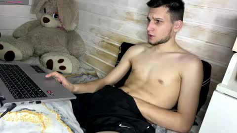 Stephanie and online show from April 4, 4:15 pm