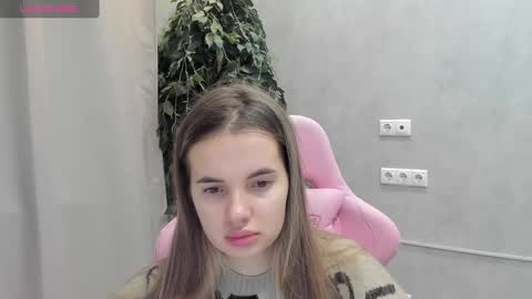 Snapshot of donnaaa_evans chatting on December 16, 12:04 am Donna On GMT2 Mon-Fri 3-9 AM online show from December 16, 12:04 am