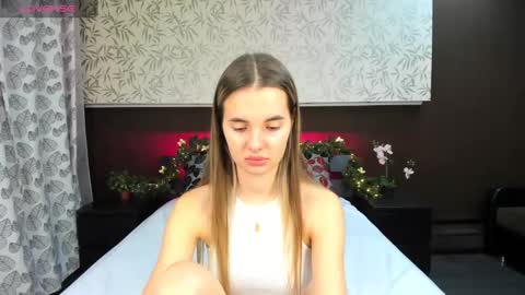 Snapshot of donnaaa_evans chatting on December 20, 10:32 pm Donna On GMT2 Mon-Fri 3-9 AM online show from December 20, 10:32 pm