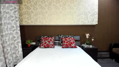 Snapshot of donnaaa_evans chatting on January 6, 11:52 pm Donna On GMT2 Mon-Fri 3-9 AM online show from January 6, 11:52 pm