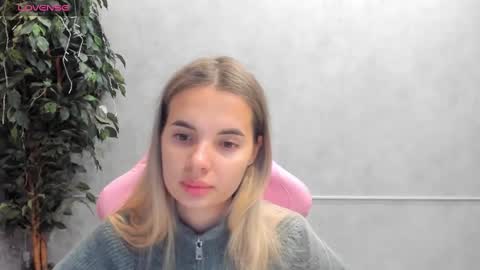 Snapshot of donnaaa_evans chatting on March 9, 11:56 pm Donna On GMT2 Mon-Fri 3-9 AM online show from March 9, 11:56 pm