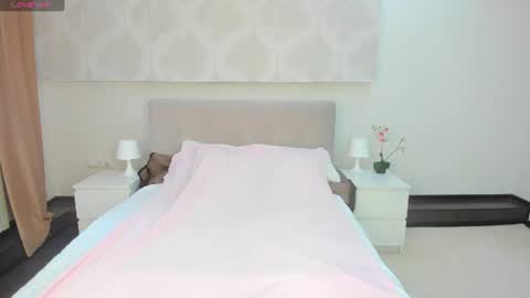 Snapshot of donnaaa_evans chatting on July 12, 11:40 pm Donna On GMT2 Mon-Fri 3-9 AM online show from July 12, 11:40 pm