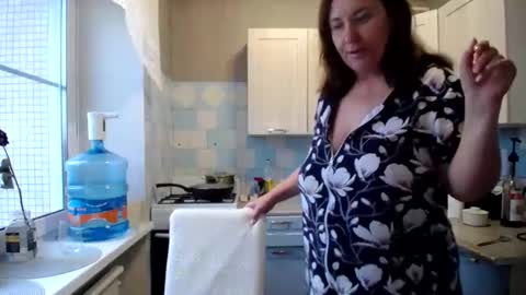 Snapshot of donnalimadonna chatting on December 8, 9:46 am Tatiana 43 curvy sexy body and Joanna redhead 39 years online show from December 8, 9:46 am