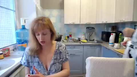 Snapshot of donnalimadonna chatting on December 12, 7:52 am Tatiana 43 curvy sexy body and Joanna redhead 39 years online show from December 12, 7:52 am