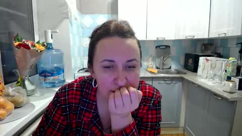 Snapshot of donnalimadonna chatting on January 1, 3:57 pm Tatiana 43 curvy sexy body and Joanna redhead 39 years online show from January 1, 3:57 pm