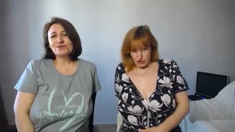 Snapshot of donnalimadonna chatting on April 21, 7:47 am Tatiana 43 curvy sexy body and Joanna redhead 39 years online show from April 21, 7:47 am