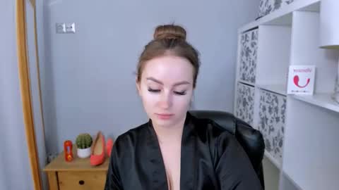 Snapshot of donnasensual chatting on November 10, 3:44 pm DonnaSensual online show from November 10, 3:44 pm