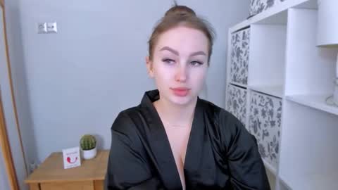 Snapshot of donnasensual chatting on November 16, 9:09 pm DonnaSensual online show from November 16, 9:09 pm