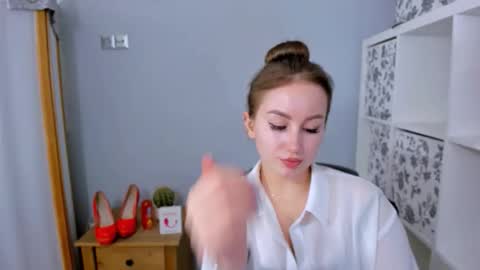 Snapshot of donnasensual chatting on November 20, 5:23 pm DonnaSensual online show from November 20, 5:23 pm